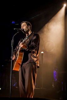 Max Giesinger live on People Tour 2025 in Berlin's Huxley's New World on 26.11.2025