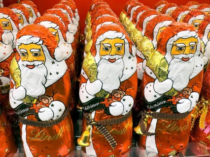 Display on the shelf of chocolate Santa Claus chocolate Santa Claus Santa Claus Santa Claus Santa