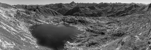 Mountain panorama over Laufbichlsee, behind it the Hochvogel, 2592m, Allgäu Alps, Allgäu, Bavaria,