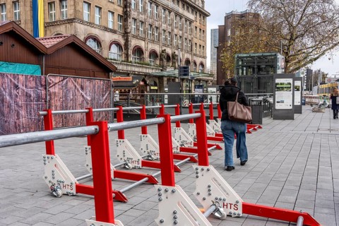 Christmas market in Essen, secured by a mobile anti-terrorist lock, modular, movable barrier