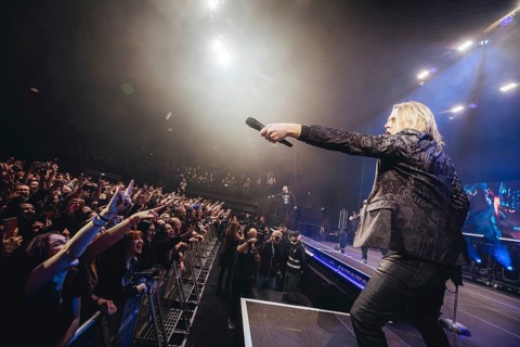 Singer Matt Walst from Three Days Grace live on tour 25 at Berlin's Tempodrom on 19.11.2025