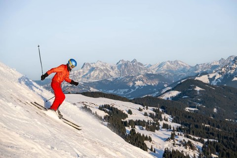 Skiers, downhill Hohe Salve, back Loferer Steinberge, SkiWelt Wilder Kaiser Brixenthal, Hochbrixen,