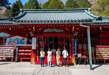 Worshippers at Shinto Shrine, Hakone Shrine, Hakone, Japan