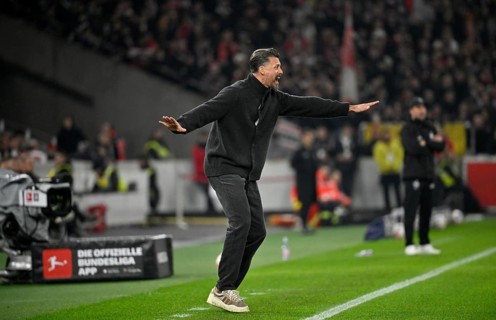 Coach coach Sandro Wagner FC Augsburg FCA gesture on the sidelines behind coach Sebastian Hoeness