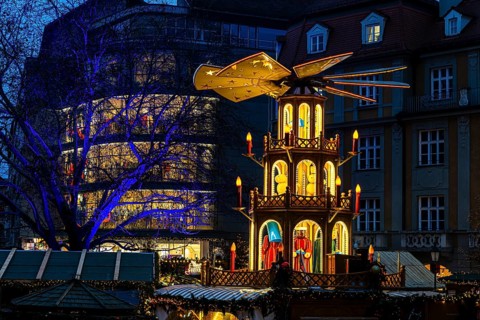 Christmas market with three-story illuminated Christmas pyramid, Rindermarkt, Munich, Upper
