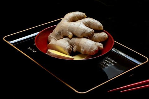 Ginger, ginger root in tea bowl, Zingiber officinale, tea preparation