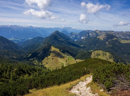 Hiking trail on the Braunedlkogel, Postalm, Osterhorn Group, Salzkammergut, Province of Salzburg,