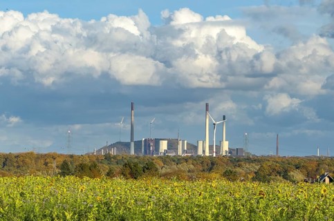 Symboldild with clouds Cumulus calvus for wind energy at the top, Uniper power plant with fossil