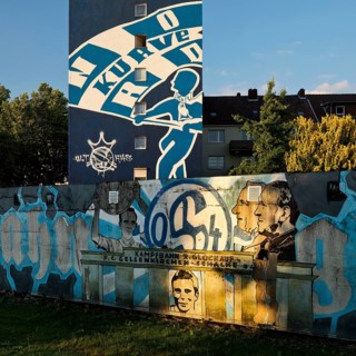 Painted wall on the Glückauf battle track with motifs of FC Schlake 04, Schalke, district of