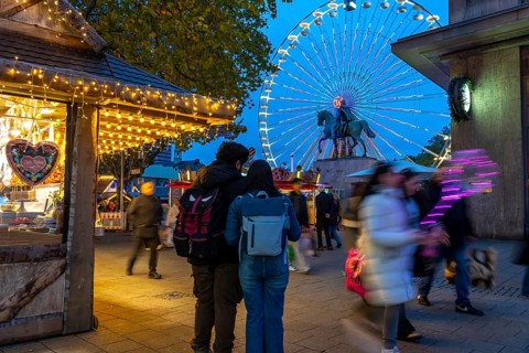 Full city center, shopping street, Kettwiger Straße pedestrian zone in Essen, first takeaways and