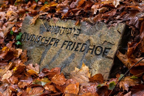 Close-up of a stone with Hebrew and German inscription, Jewish cemetery Bodenfelde, district of
