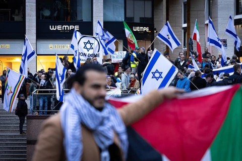 Numerous people gather for a vigil at the Hauptwache in Frankfurt am Main on the second anniversary