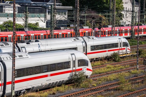 ICE trains on the railway line, S-Bahn train, north of Düsseldorf main station, North
