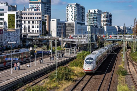 Wehrhahn railway station, railway line in Düsseldorf, along Toulouser Allee, residential area,