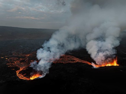 Lava, volcanic eruption, volcano, ash cloud, aerial view, Sundhnúkur crater chain, July 2025,