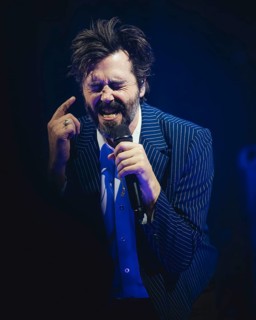 Ben Schneider, singer of Lord Huron live at the Tempodrom Berlin on 08.09.2025