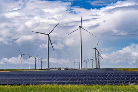 Vopak Solarpark Eemshaven, 19 hectares of solar modules with a capacity of 25 megawatts, around the