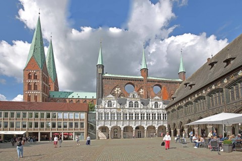 Renaissance and Gothic town hall and pedestrians, tourists, Brick Gothic, brick buildings, market,