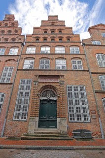 Historic Schabbelhaus built in the 18th century with stepped gable, brick building, Mengstraße, Old