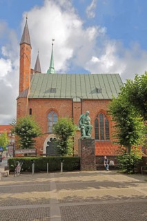 Monument to the writer and poet Emanuel Geibel by Hermann Volz 1889 and Heiligen-Geist-Hospital,