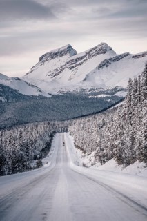 Winter road trip on the Icefields Parkway with lots of snow and ice, Banff National Park, Jasper