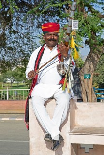 Indian man playing a long-necked spit lute or Ravanahattha, Udaipur, Rajasthan, India