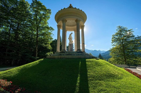 Statue of Venus with Cupid in the Temple of Venus above the terraced gardens, backlight, long