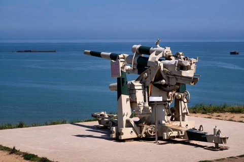 German 8, 8 cm gun, cannon, anti-aircraft gun, behind it Phoenix Caissons, caissons, concrete
