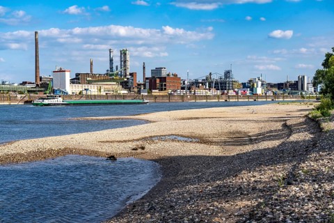 Low water of the Rhine near Leverkusen, Rhine bank, left bank of the Rhine, near Cologne-Merkenich,