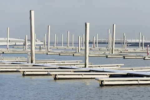 Winter day, onset of winter, snow on the jetties in the marina, North Sea, Norddeich, Lower Saxony,