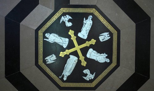 Interior view, floor labyrinth, commemorative plaque in honour of the builders and master builders