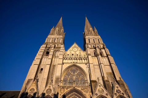 West facade, Cathedral Cathédrale Notre-Dame de Bayeux, evening light, Bayeux, Normandy, Calvados,