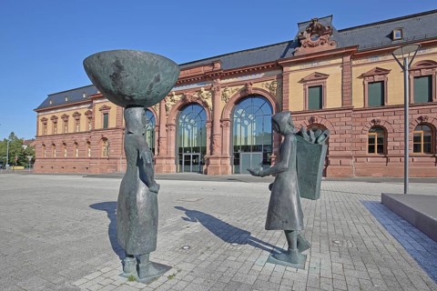 Old Post Office built in 1893 Neo-Renaissance and sculpture Shoe Carrier by Martin Schöneich 2015,