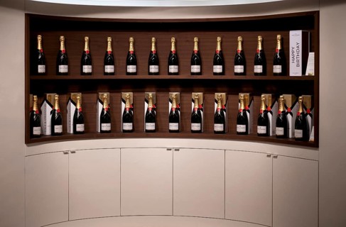 Various bottle sizes of Champagne Impérial Brut, logo, lettering, showroom, reception hall,