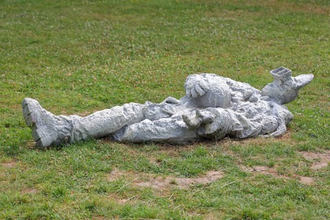 Sculpture Astronauts by Pawel Althamer 2023, Blickachsen 14, modern art, astronaut lying in the