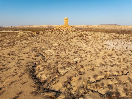 The Vingerklip (rock finger) and the Ugab Valley Terraces are surrounded by thornbush and mopane