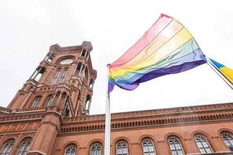 Kai Wegner, Raising the rainbow flag in front of the Rotes Rathaus, Berlin, 9 July 2025