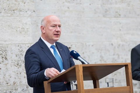 Kai Wegner (Governing Mayor of Berlin) speaks during a visit to the Plötzensee Memorial by Petr