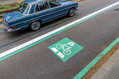 New cycle lane between Stuttgart and Degerloch. A 600 metre cycle lane has been created in the