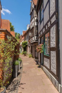 Schmaler Weg Hinter der Balge, half-timbered house with bay window, renovated Schnoor district with