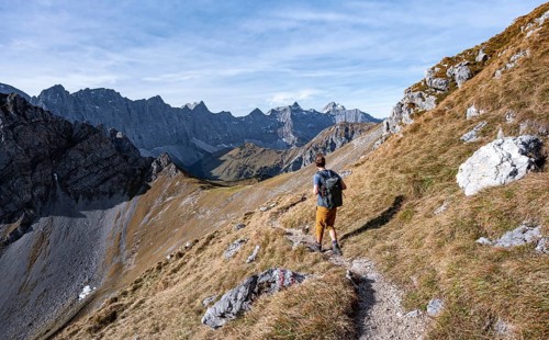Mountaineers on a hiking trail at the Gamsjoch, picturesque mountain landscape in autumn, view of