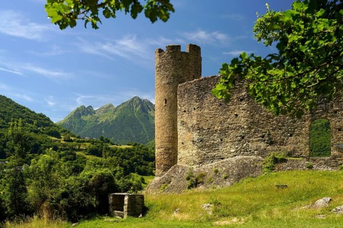 The ruins of the Château Sainte-Marie castle in Esterre and the mountain landscape near