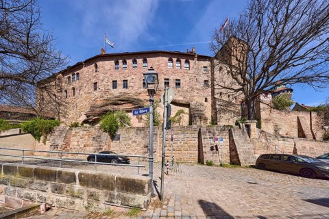 Kaiserburg, Kaiserkapelle, Heidenturm, castle, castle wall, castle chapel, angular tower, trees,