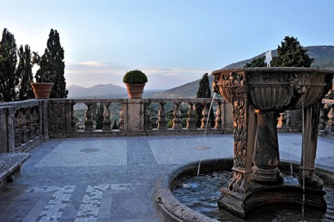 Terrace with fountain, Renaissance garden of the Villa d'Este, water features, fountains, UNESCO