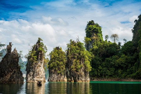 Lake with jungle and rainforest and steep mountains, Cheow Lan Lake, Khao Sok National Park, Phang