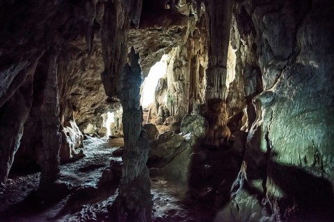 Pra Kai Petch Cave, stalactite cave, Cheow Lan Lake, Khao Sok National Park, Phang Nga, Surat