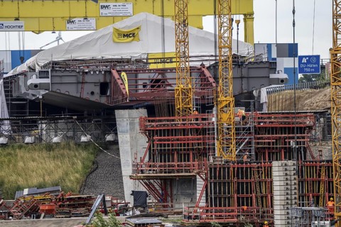Rhine bridge Duisburg-Neuenkamp, motorway A40, start of construction of the second bridge, bridge