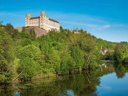 Willibaldsburg Castle is reflected in the River Altmühl, Altmühltal, Eichstätt, Upper Bavaria,
