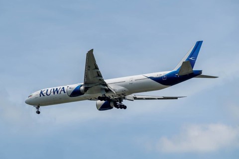 Aircraft Kuwait Airways, 9K-AOM, Boeing 777-300ER