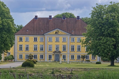 Wotersen Manor, also known as Wotersen Castle, is located in the municipality of Roseburg in the